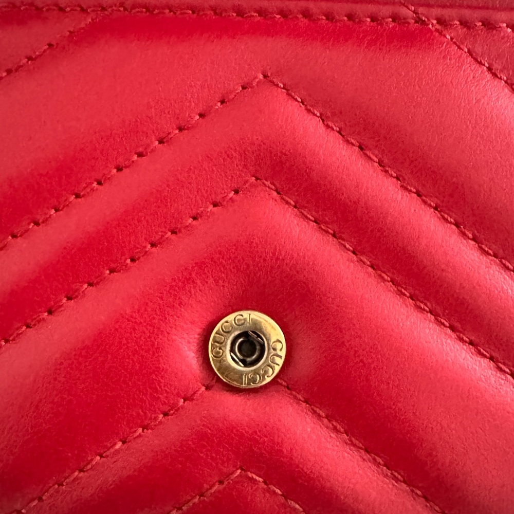 Gucci Red Marmont Chevron Leather Crossbody Bag with Gold Chain - Picture 12 of 16